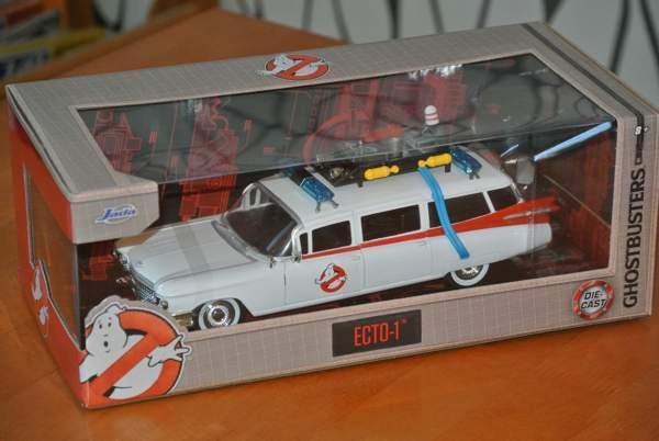 The Ghostbusters auto paketissa 1:24 Haamujengi elokuva Cadillac 1959 23cm Tampere - valokuva 6