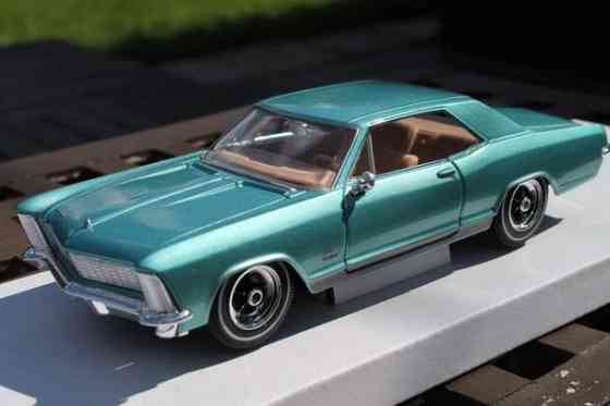 1965 Buick Riviera pienoismalli keräilyauto ovet aukeaa 20cm 1:24 metallinen Tampere