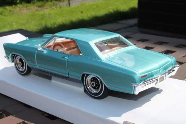 1965 Buick Riviera pienoismalli keräilyauto ovet aukeaa 20cm 1:24 metallinen Тампере - изображение 5