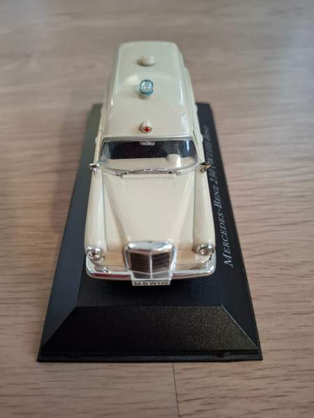 Mercedes-Benz 230 (W110) Binz 1:43 Hyvinge – foto 3