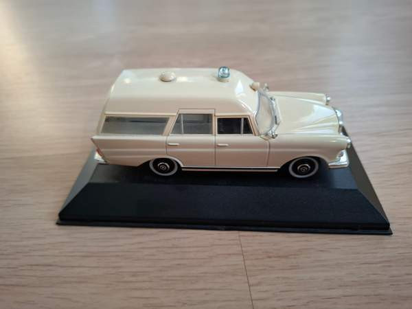 Mercedes-Benz 230 (W110) Binz 1:43 Hyvinge – foto 2