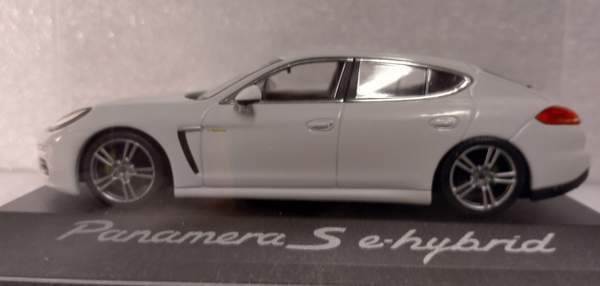 Pienoismalli Porsche Panamera S E-Hybrid 2013  1/43 Тампере - изображение 1