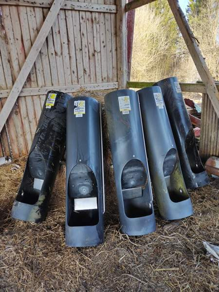 Sikojen ruokinta-automaatit Orivesi - valokuva 1