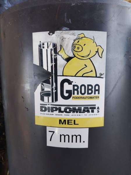 Sikojen ruokinta-automaatit Orivesi - valokuva 3