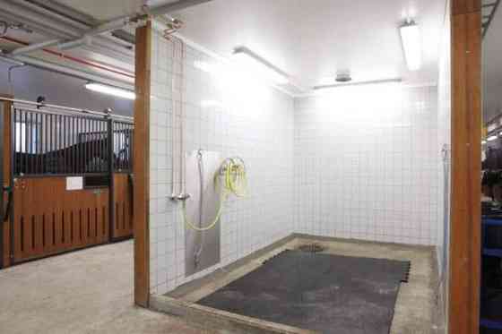 Vuokralle annetaan: Tallipaikka Tuomarinkartanon Kilpatallissa Helsinki