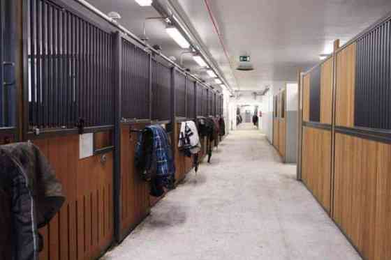 Vuokralle annetaan: Tallipaikka Tuomarinkartanon Kilpatallissa Helsinki