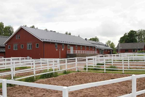 Vuokralle annetaan: Tallipaikka Tuomarinkartanon Kilpatallissa Helsinki - изображение 7