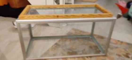 lasinen terraario jyrsijälle, kannella Jyvaeskylae