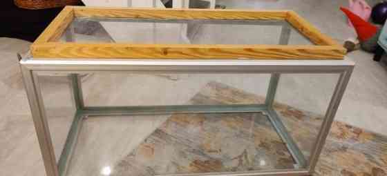 lasinen terraario jyrsijälle, kannella Jyvaeskylae