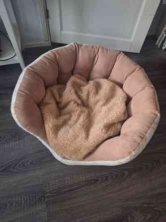 Uniikki käsityönä tehty upea koiranpeti Haemeenlinna