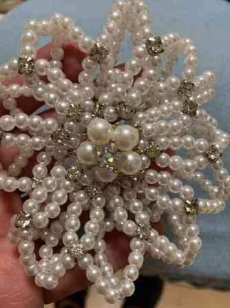 Hiuskoriste, hiusvwekko, helmipinni, hiustarvike, kouluratsastus, Espoo