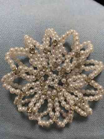 Hiuskoriste, hiusvwekko, helmipinni, hiustarvike, kouluratsastus, Espoo