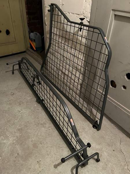 Travall koiraverkko ja tilanjakaja, VW Passat 2015–> Helsinki - valokuva 1