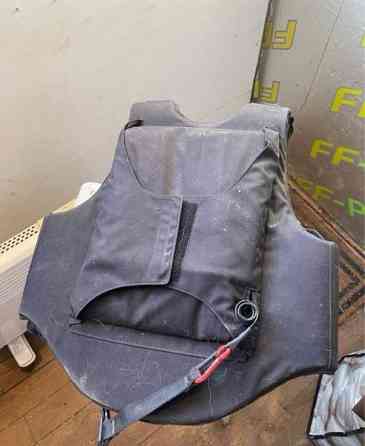 Usg hybridi paukkuliivi, ei ikinä tiputtu. XS Лохья