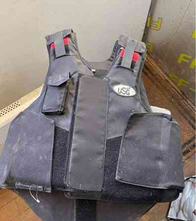 Usg hybridi paukkuliivi, ei ikinä tiputtu. XS Лохья