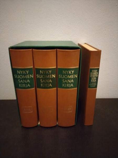 Myydään NYKY SUOMEN SANAKIRJAT Helsinki - изображение 1