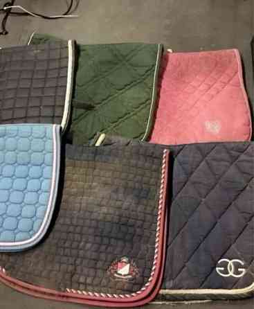 Pesua vailla olevia huopia iso könttä pony, cob ja full, este- ja kouluhuopia Lohja