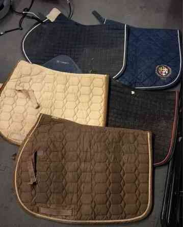 Pesua vailla olevia huopia iso könttä pony, cob ja full, este- ja kouluhuopia Lohja