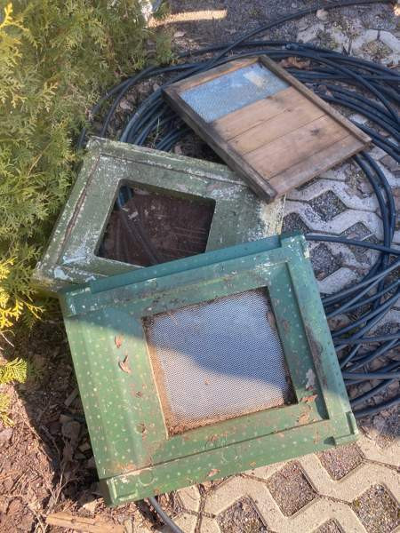 Mehiläispesän pohjat Vantaa - photo 1