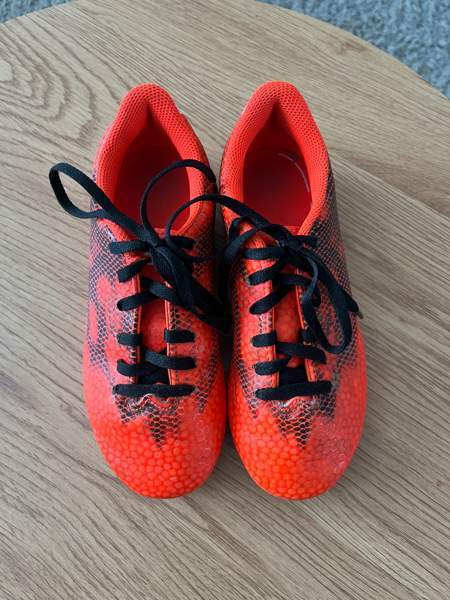 Adidaksen nappikset koko 33 Vaasa - valokuva 1