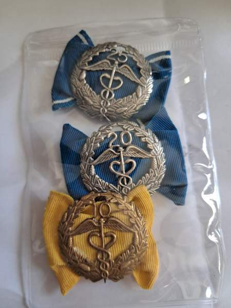 Ansiomerkit 2xhopea 1 pronssi Helsinki – foto 1