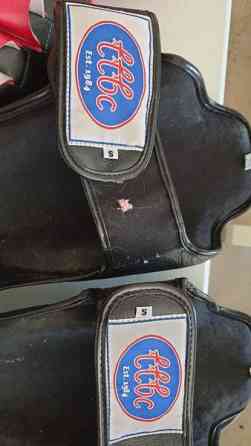 Käyttämättömät thai nyrkkeilyhanskat 10, säärisuojat s, pistarit Raasepori