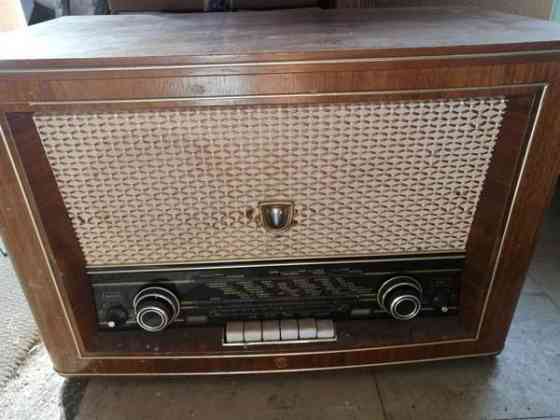 Vanha levysoitinradio yhdistelmä Vantaa