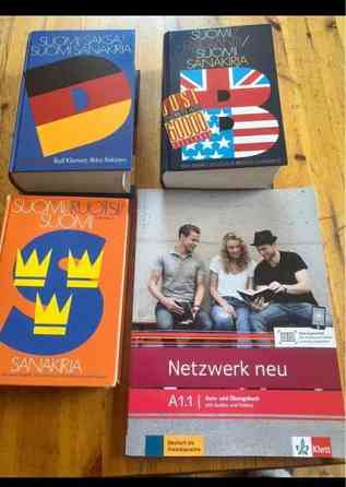 Koulukirjoja, lastentarinoita, kielikirjoja ja reseptikirjoja Tuusniemi