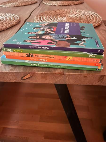 Lukiokirjoja Rovaniemi - valokuva 1