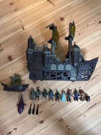 Pirates of the Caribbean laiva ja figuureita Helsinki