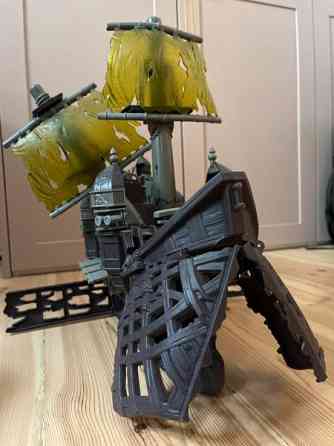 Pirates of the Caribbean laiva ja figuureita Helsinki