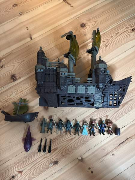 Pirates of the Caribbean laiva ja figuureita Helsinki - valokuva 1