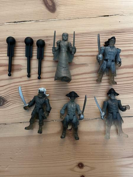 Pirates of the Caribbean laiva ja figuureita Helsinki - valokuva 3