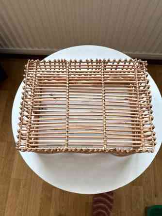 Indiska rottinkinen kori+ 2 muuta sekä muovisia koreja Hyvinge