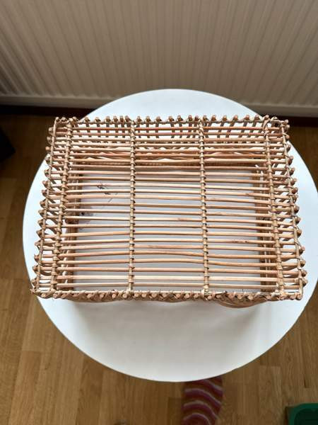 Indiska rottinkinen kori+ 2 muuta sekä muovisia koreja Хювинкяя - изображение 4