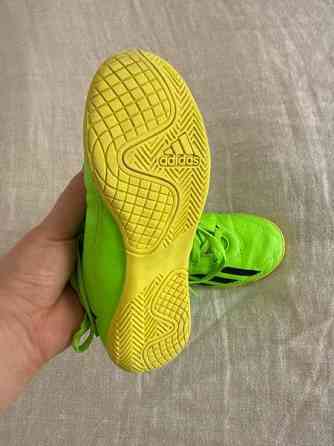 Adidas lasten futsal jalkapallo kengät koko 31 Helsinki