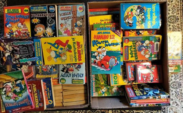 Kaksi banaanilaatikollista Aku Ankan taskukirjoja ja Roope-Setiä Котка - изображение 1