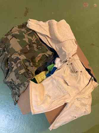 Vaatteita Teiniikäinen Muotitietoinen Parfyymi Helsinki