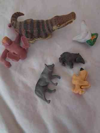 Pieniä eläin hahmoja Tuusula