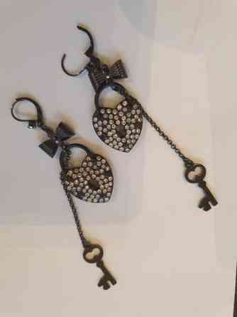 Betsey Johnson korvakorut Espoo