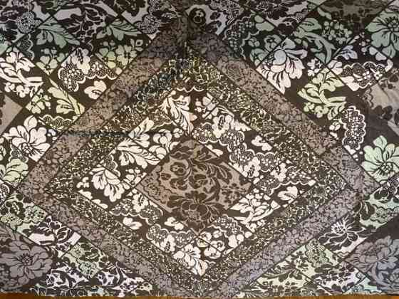 Marimekko :  Maija Isolan  " Pistaassi " , harmaasävyinen verho / pöytäliina Tuusula