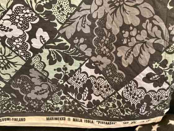 Marimekko :  Maija Isolan  " Pistaassi " , harmaasävyinen verho / pöytäliina Tuusula
