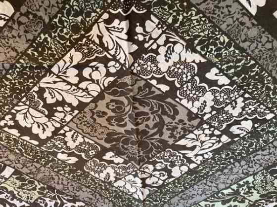 Marimekko :  Maija Isolan  " Pistaassi " , harmaasävyinen verho / pöytäliina Tuusula