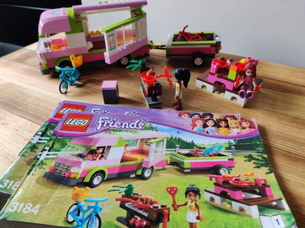 Lego Friends Matkailu-auto Oulu - valokuva 1