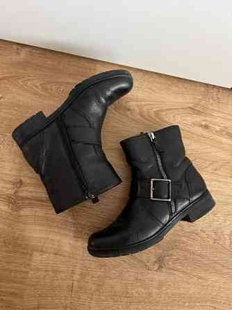 Clarks naisten mustat nahkanilkkurit / bootsit Pirkkala