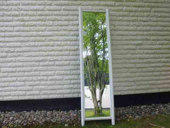 Puukehyksinen peili Nivala