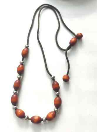 Puinen kaulakoru Нурмиярви