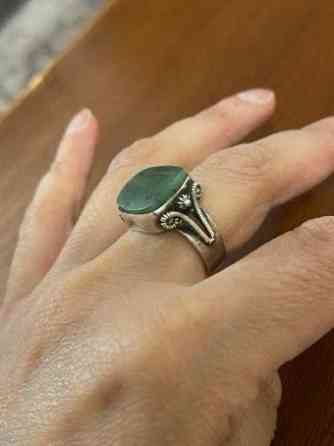 VARATTU! Vintage hopeinen sormus isolla vihreällä kivellä Vantaa