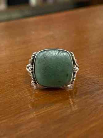 VARATTU! Vintage hopeinen sormus isolla vihreällä kivellä Vantaa