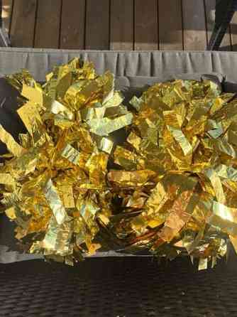 Kultaiset huiskat / Pompomit Oulu